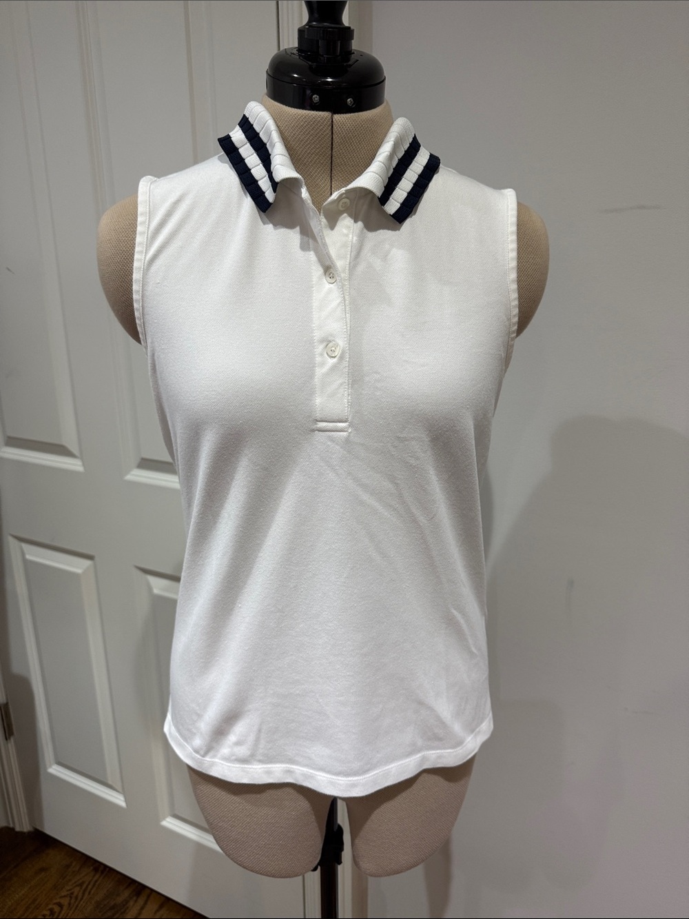 Tory Sport Performance Piqué Pleated-Collar Sleeveless Polo White Golf Polo M